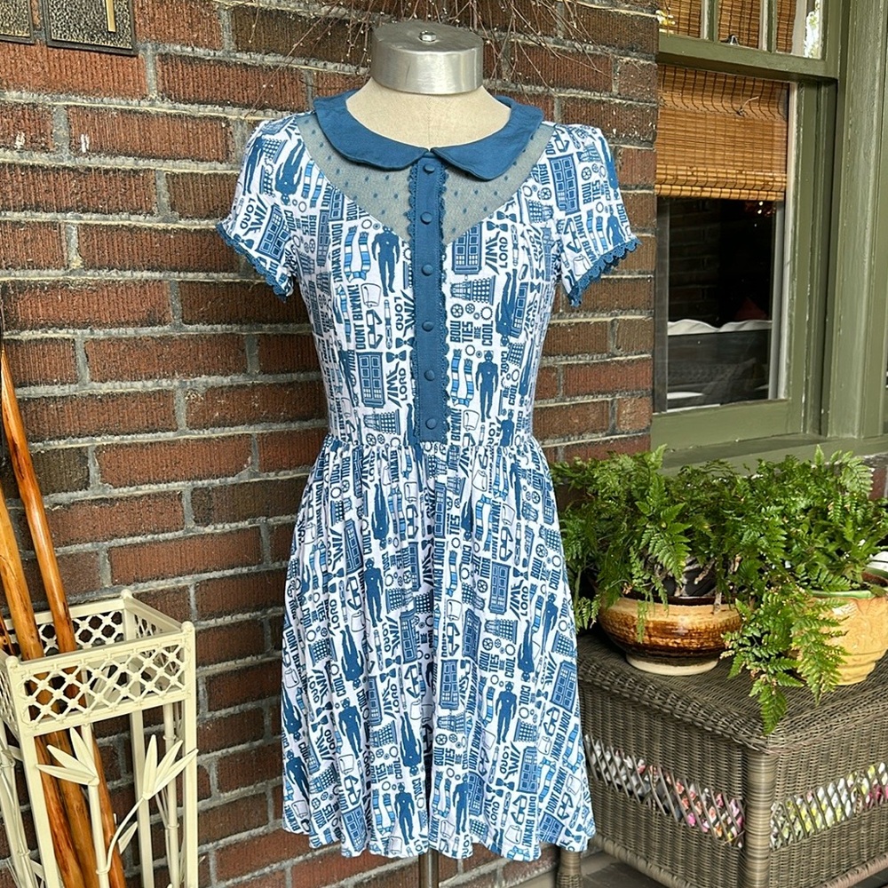 Hot Topic Dr Who knit Tardis dress w/Swiss dot yolk and Peter Pan collar. Sz Sm